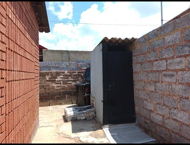 2 BEDROOM PROPERTY TO RENT IN MOLAPO